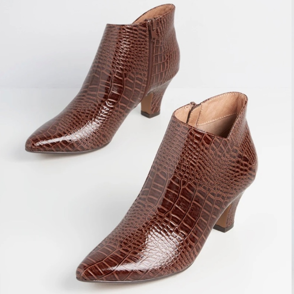 Modcloth Brown Crocodile Ankle Boot by Chelsea Crew size 9